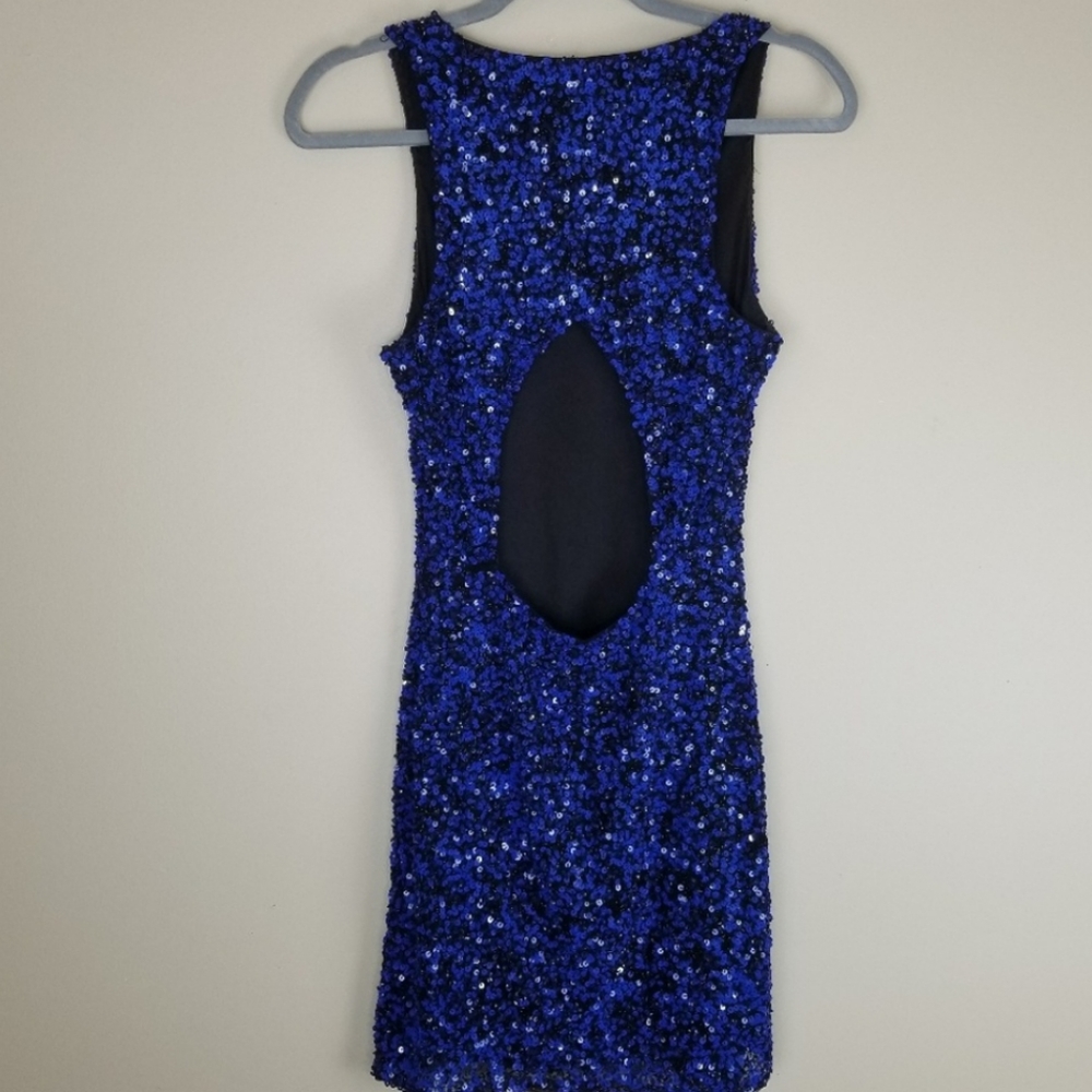 Parker Blue Sequin Stretchy Bodycon Dress 💙💙 - Picture 5 of 8